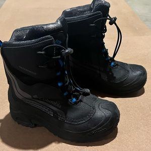 Boys Colombia Boots. Size 4.